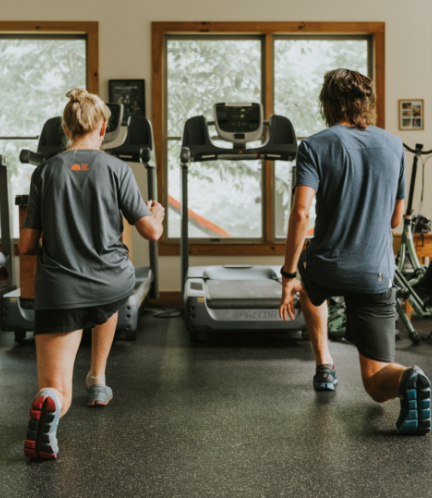 Joe teaching lunges for muscle activation.